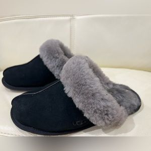 UGG house slippers size 8